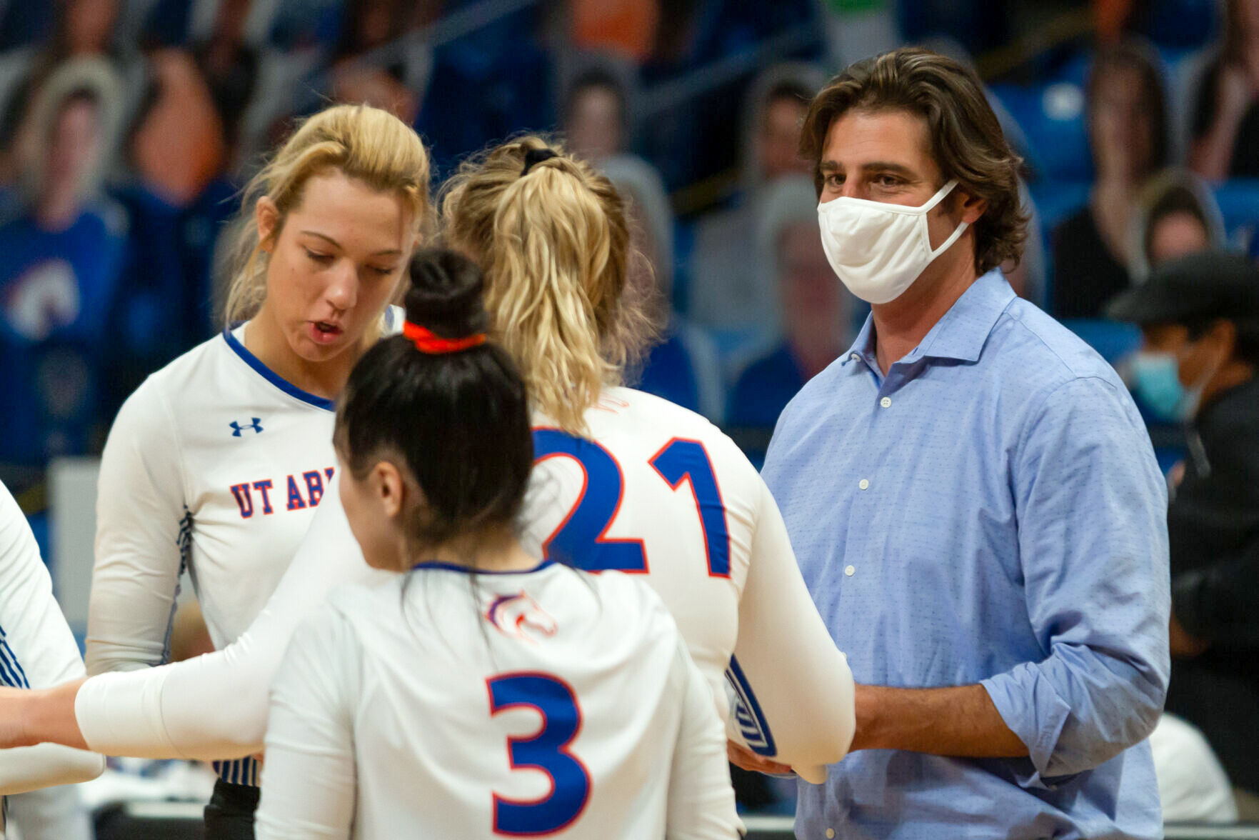 Photos: UTA volleyball wins first home matches against Arkansas State after COVID-19 postponement